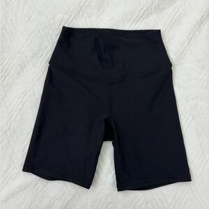 Women’s workout biker 6” shorts